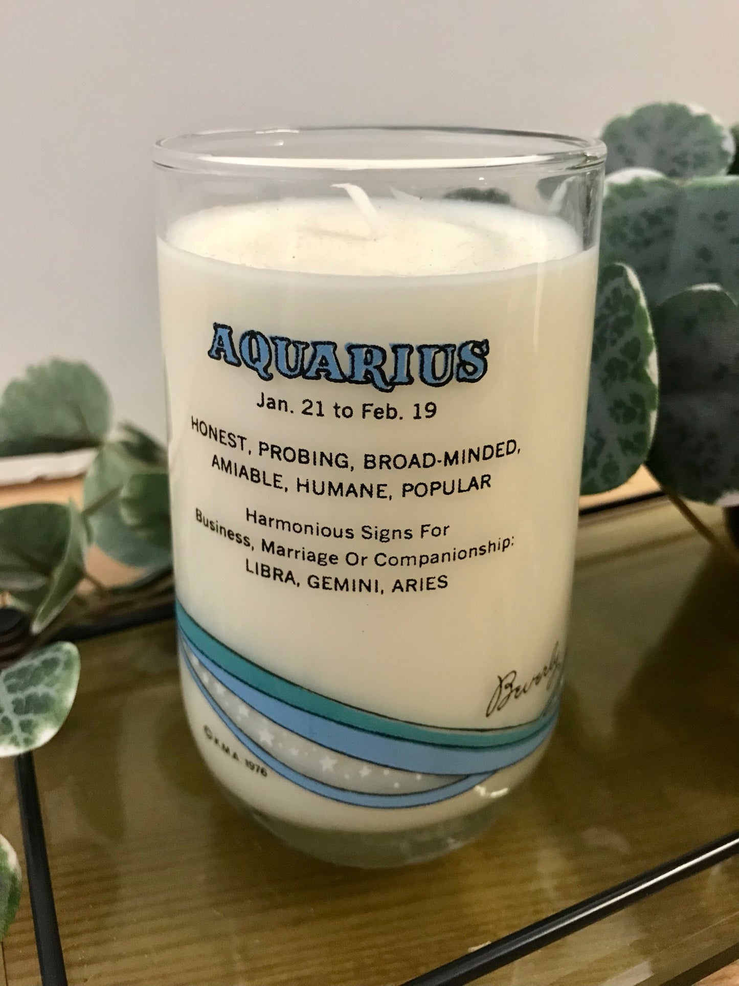 Aquarius retro short glass candle
