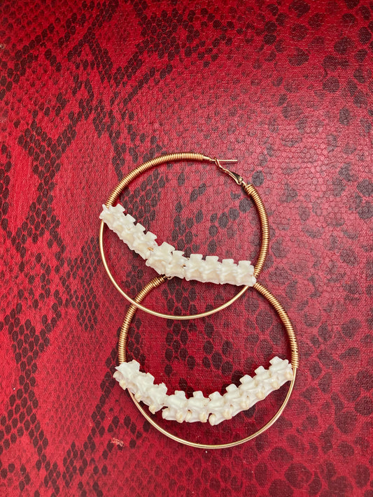Gold/gold crescent vertebrae hoops