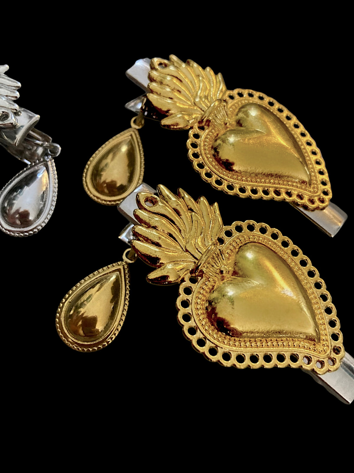Crybaby clips