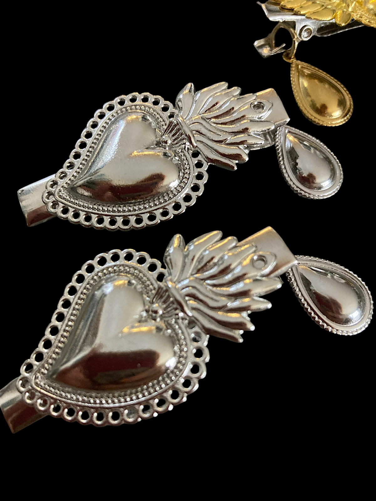 Crybaby clips